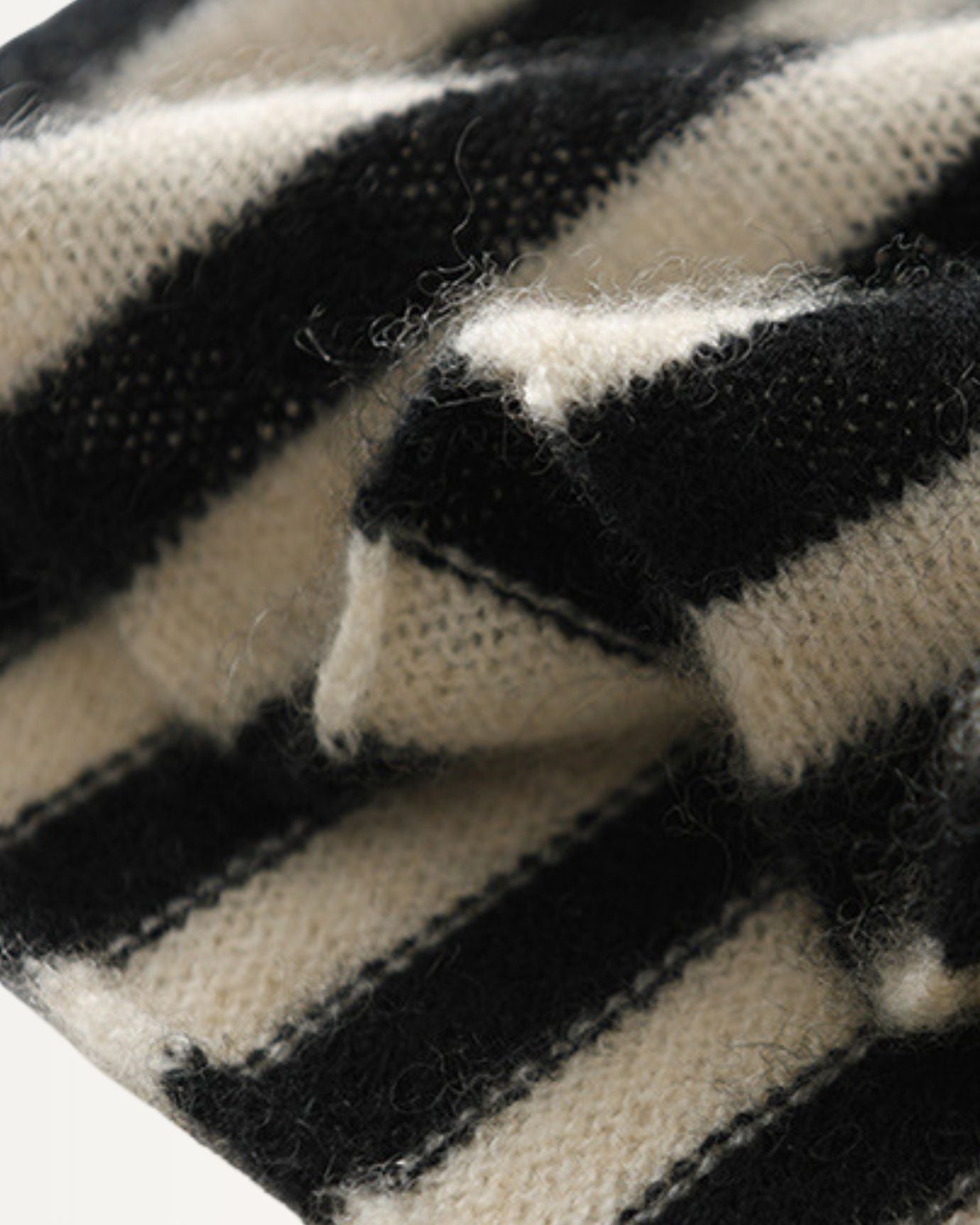 Cashmere neck cover stripes