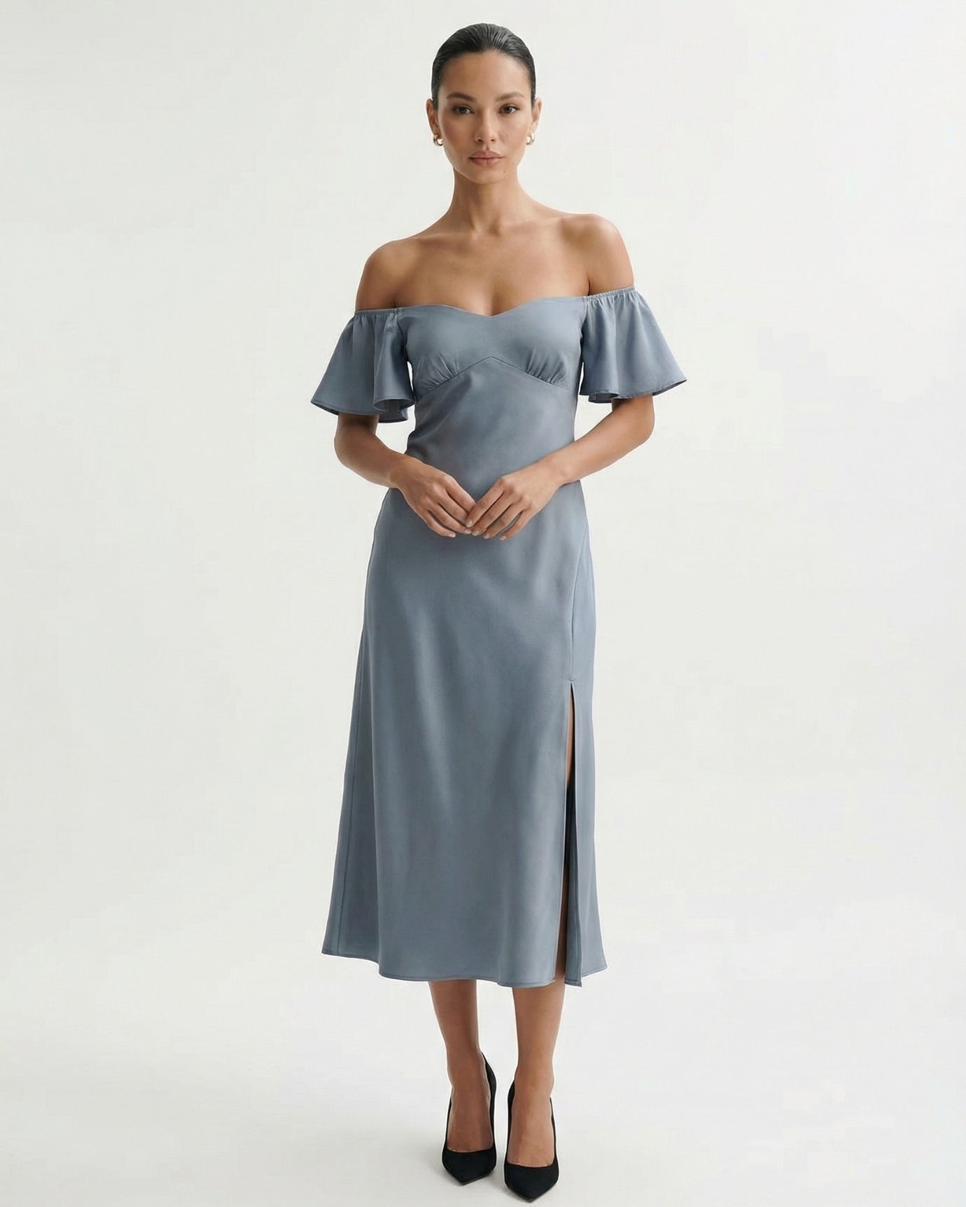 Vestido con escote en V en París