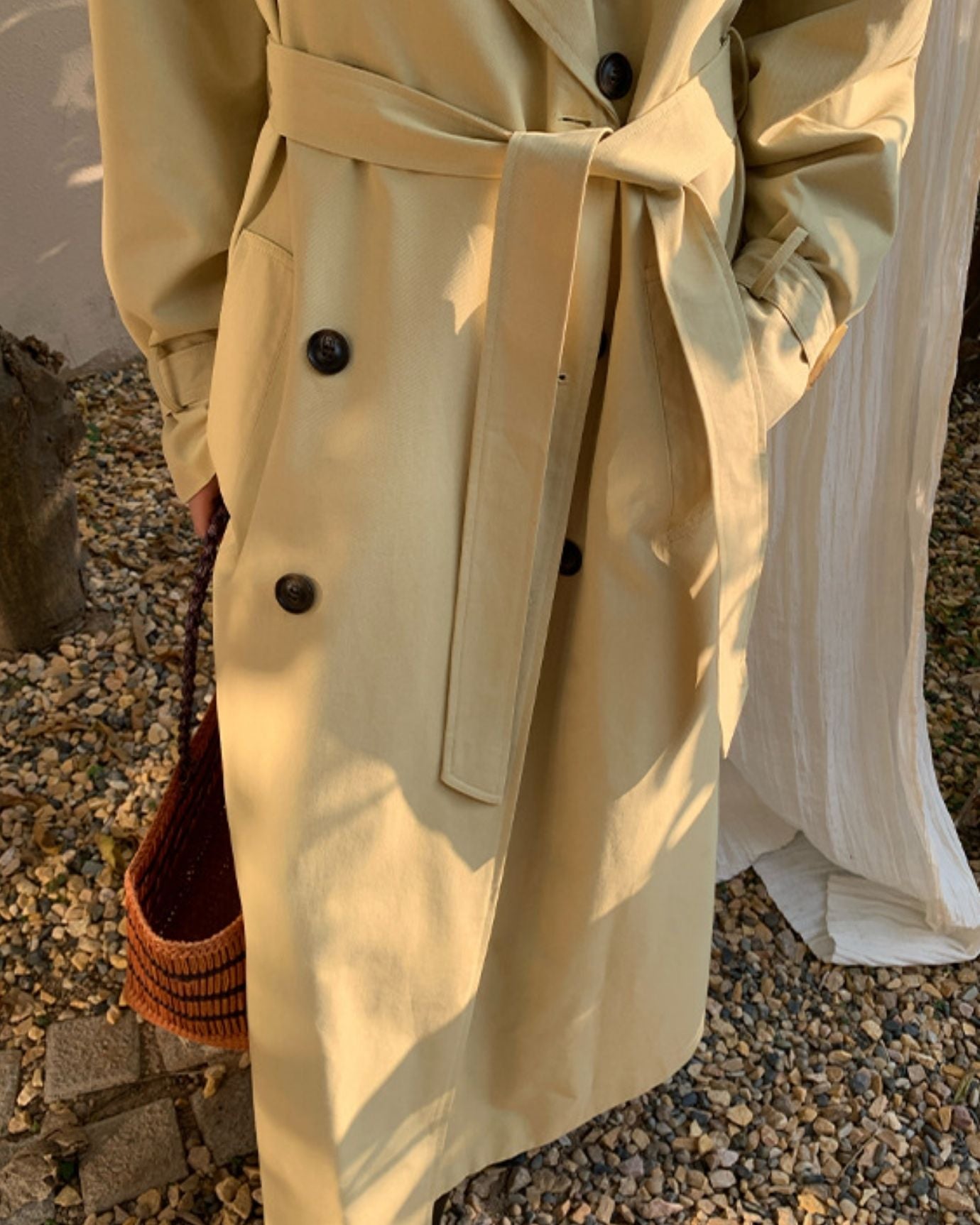 Timeless trench coat with classic stitching