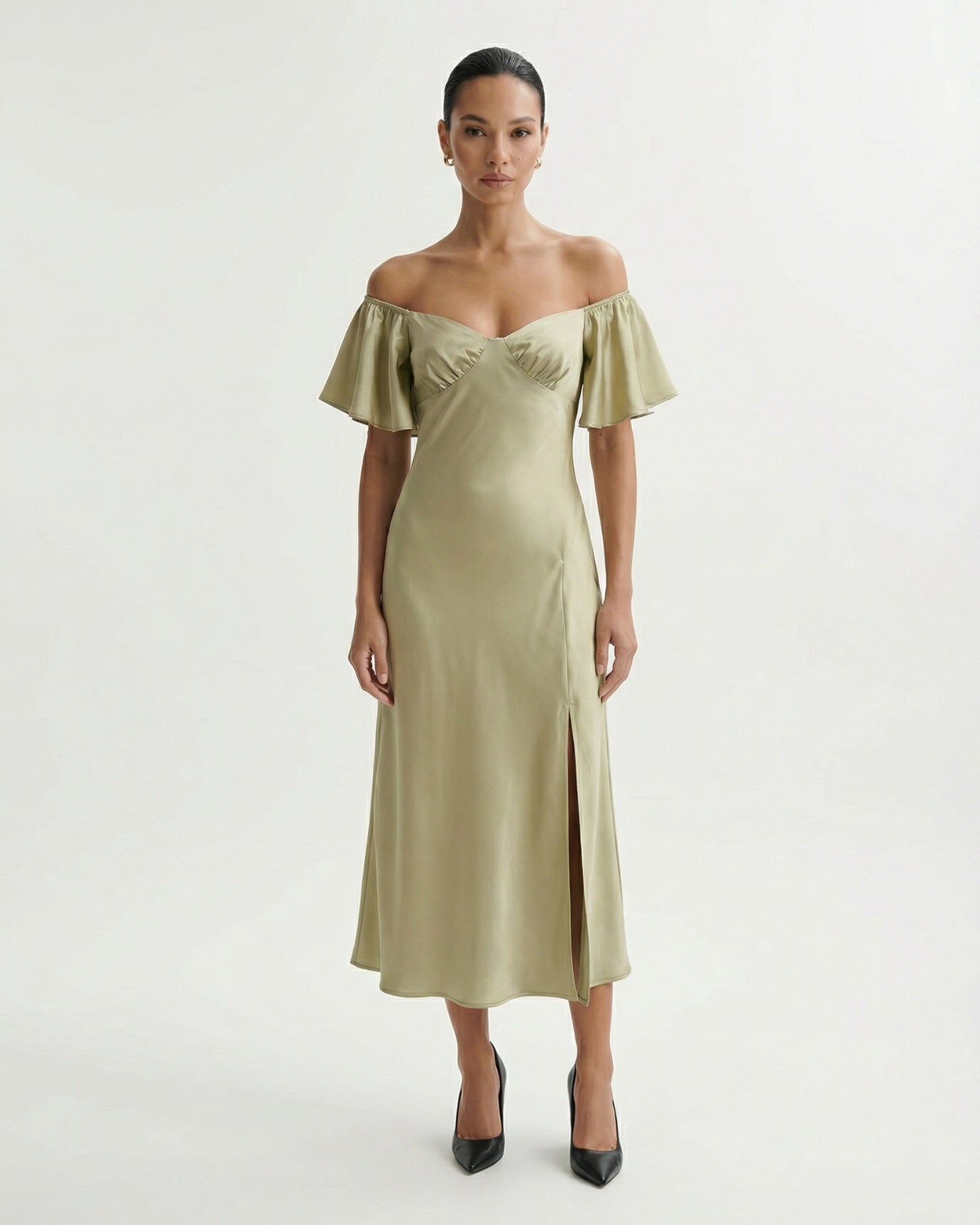 Vestido con escote en V en París