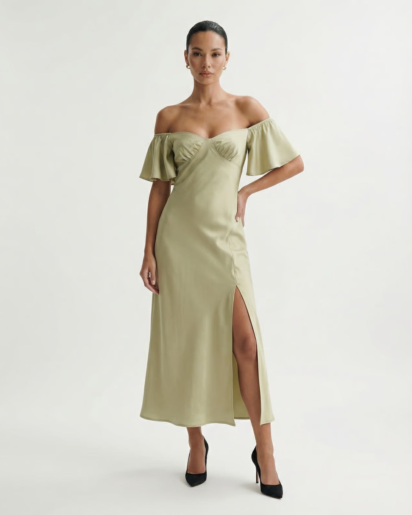 Vestido con escote en V en París