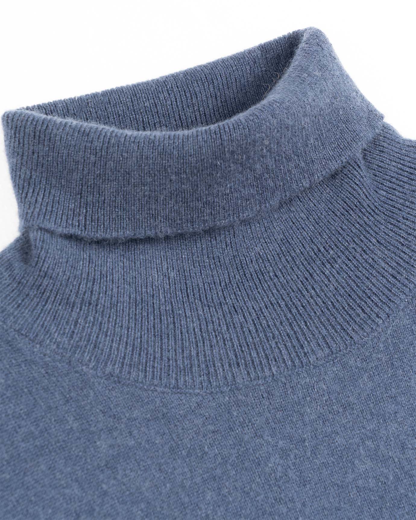 Vibrant blue cashmere pullover with modern turtleneck design