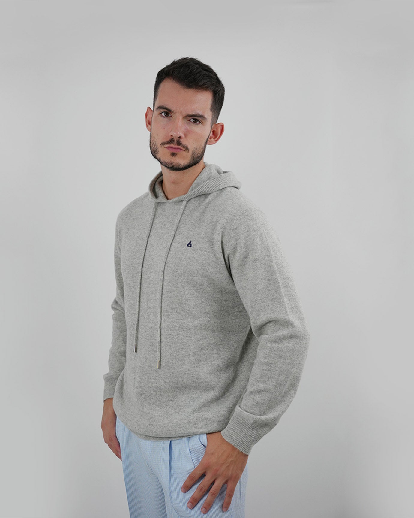 Sudadera con capucha elegante de lana