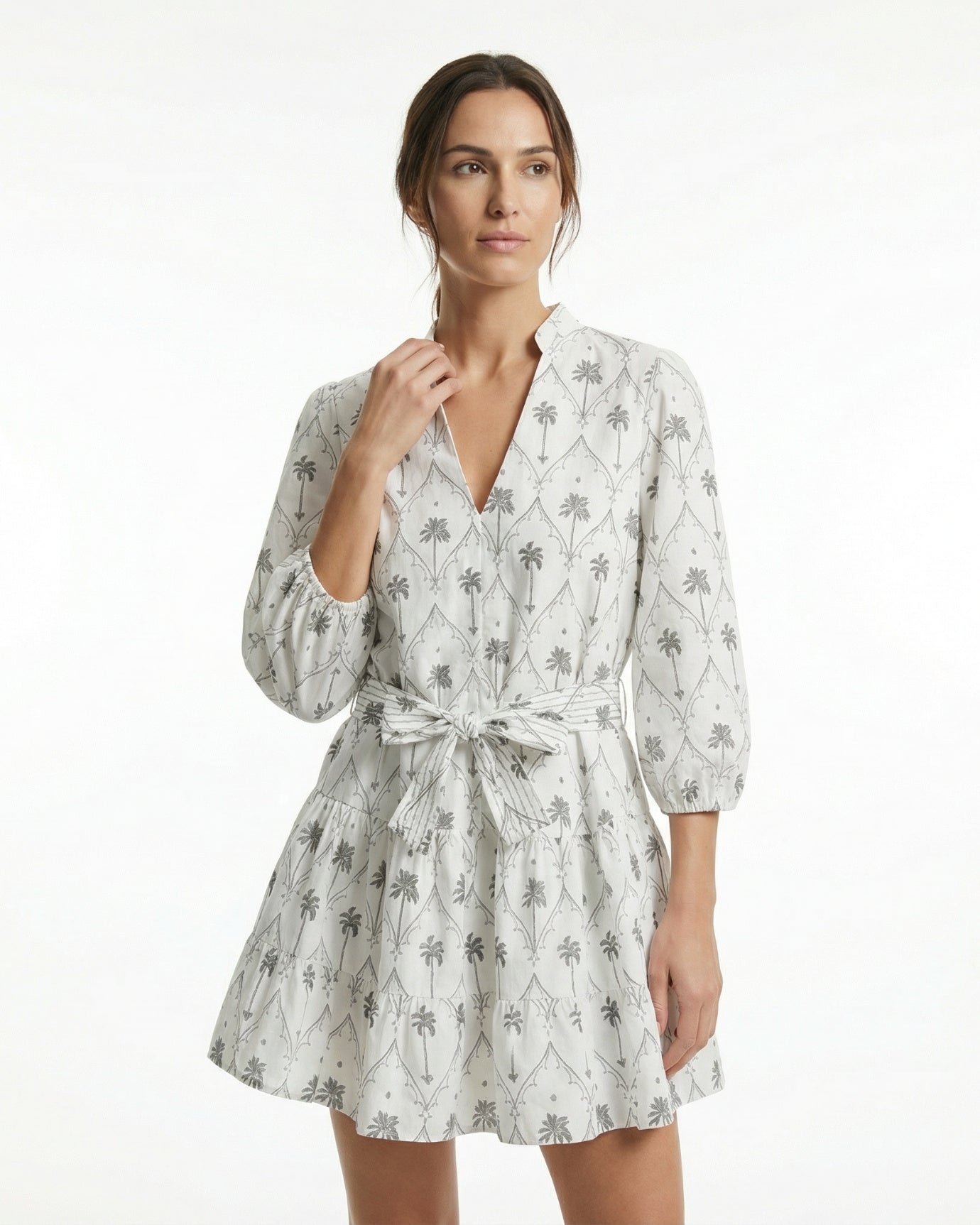 Vestido con escote en V y palmeras ligeras