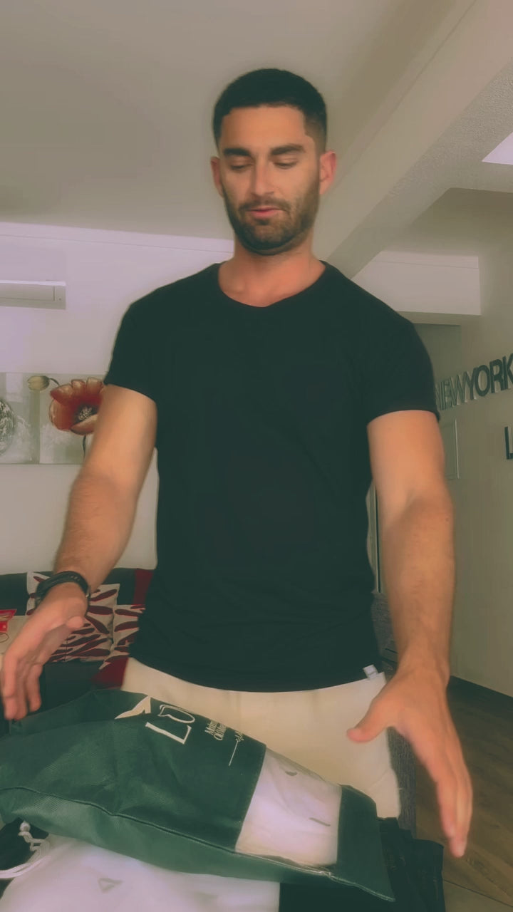 Video provided by Shopify App SwipeUp